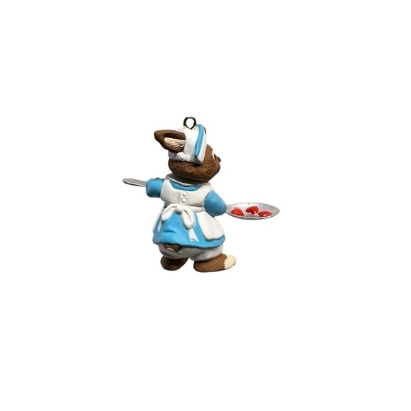 Vintage Hallmark Keepsake Ornament Spoonful of Love Chipmunk Handcrafted 1998 - Picture 4 of 7